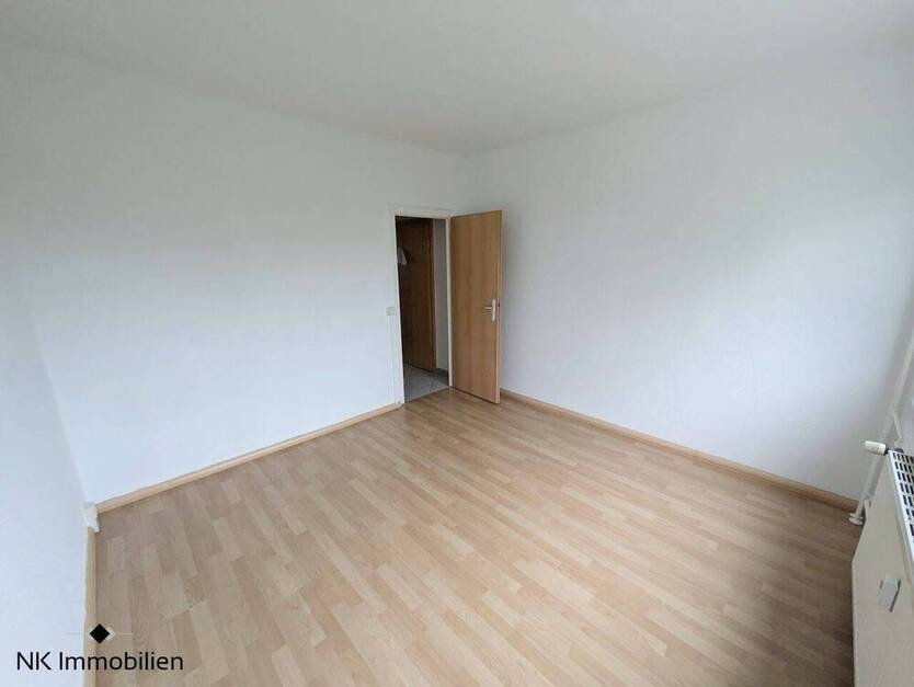 ++ schöne & günstige 3-Raum-Wohnung - großer Balkon mit Ausblick ins Grüne ++