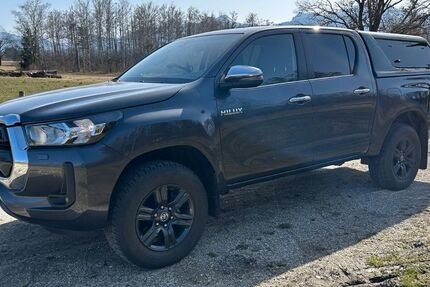 Toyota Hilux 27.500 km 41.900 &euro; Prien 83209