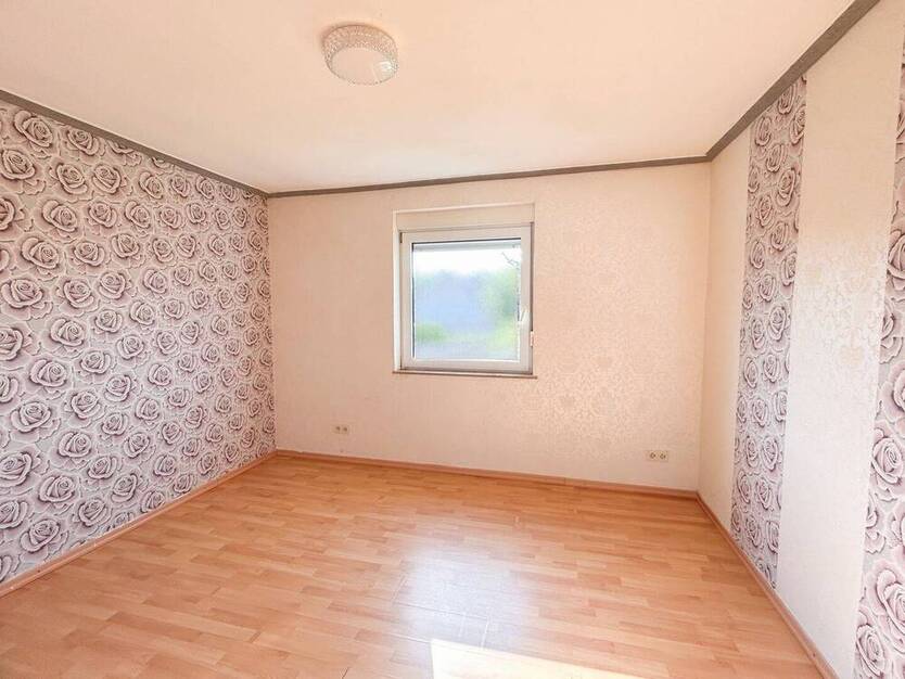 Einmalige Gelegenheit: Zweifamilienhaus mit Garten und Garage in Übach-Palenberg