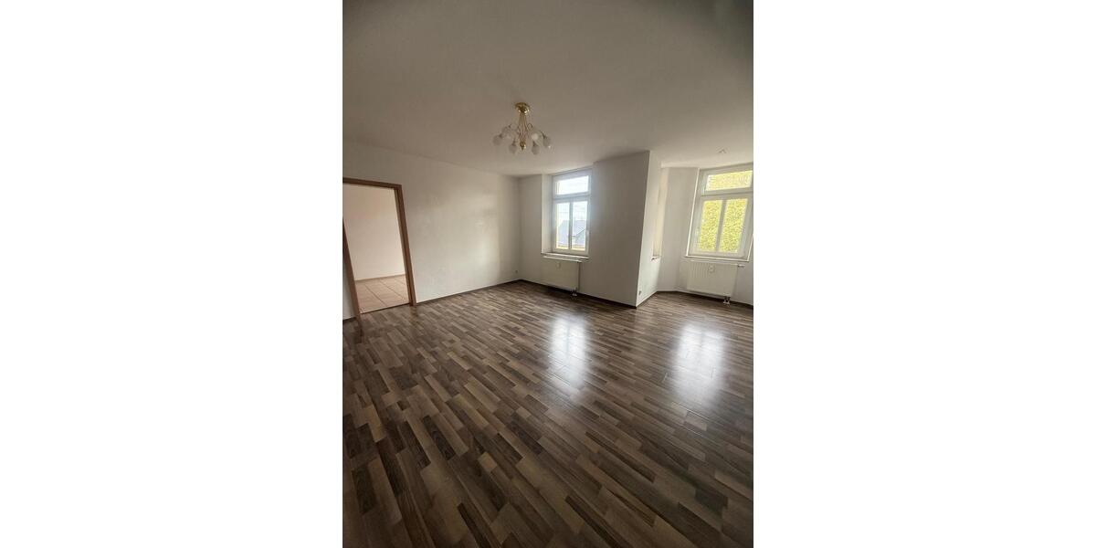 Etagenwohnung Glauchau - 2 Zimmer, 61 m&sup2;, 335&euro; | Angebot:26676961