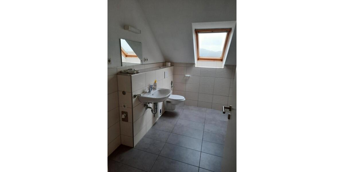Dachgeschoßwohnung Völklingen - 3 Zimmer, 75 m&sup2;, 600&euro; | Angebot:26400588