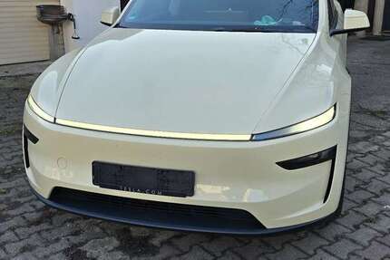 Tesla Model Y 10.015 km 62.000 &euro; Dresden 01139