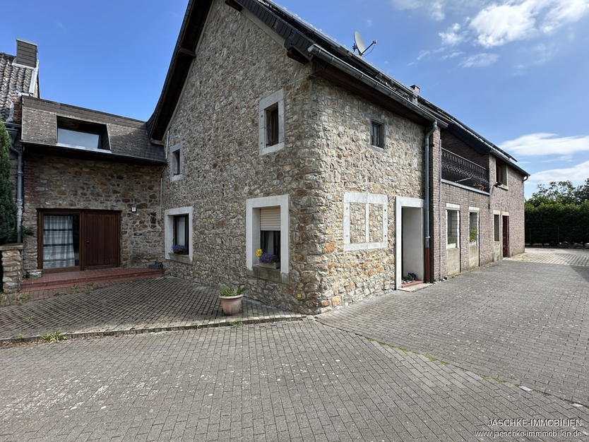 JÄSCHKE - Dreifamilienhaus mit Entwicklungspotenzial: Kapitalanlage oder zukünftiger Wohntraum 8 zimmer