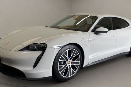 Porsche Taycan 31.710 km 65.800 &euro; Köln 50823