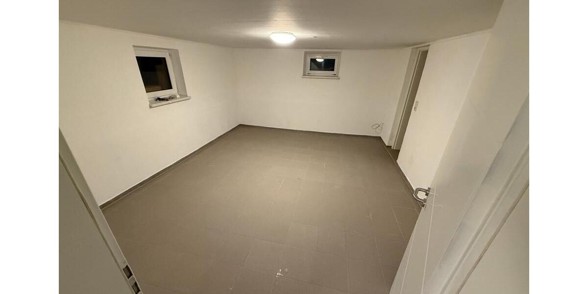 Kleine Kellerwohnung 37,5 m2 1 Zi. + Wohnküche und Bad 2 zimmer