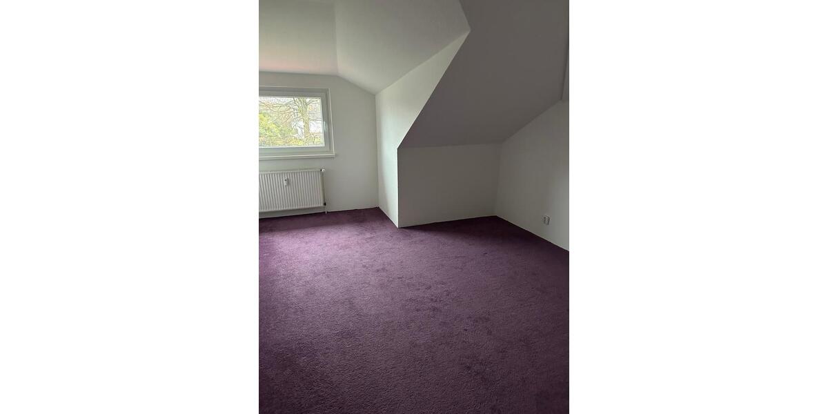 Dachgeschoßwohnung Nienhagen - 5 Zimmer, 126 m&sup2;, 1.050&euro; | Angebot:26398880