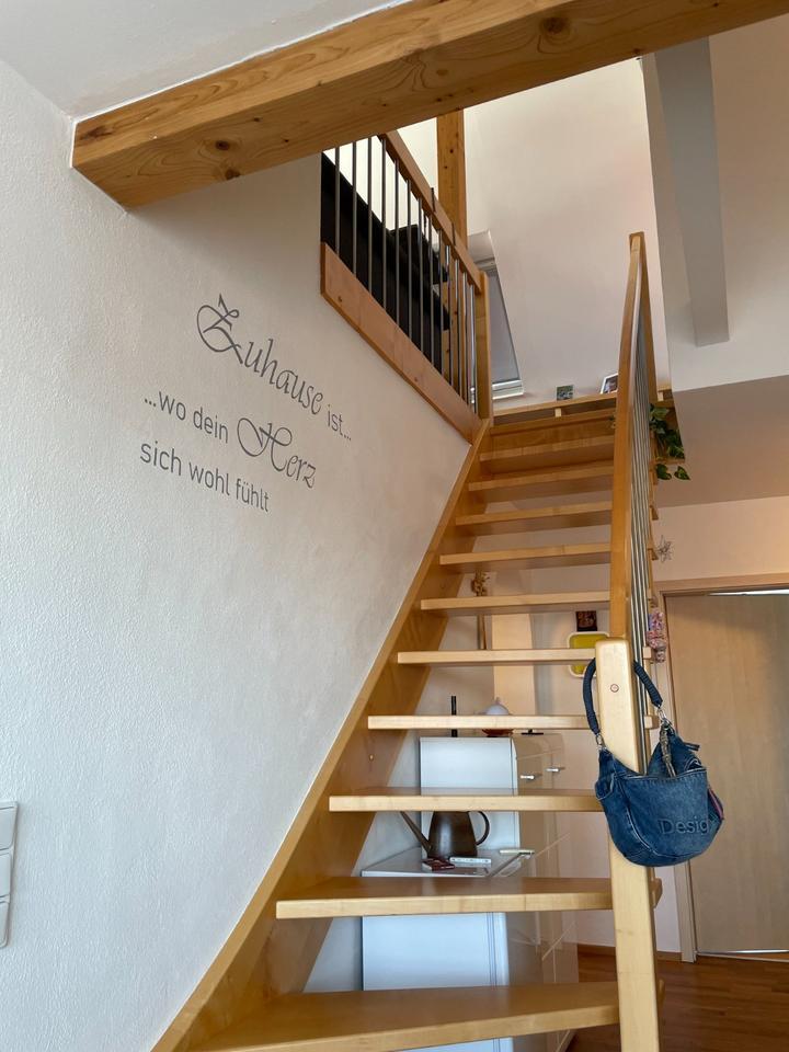 Sonnige, hochwertig ausgestattete Wohnung mit Balkon und Garage zimmer