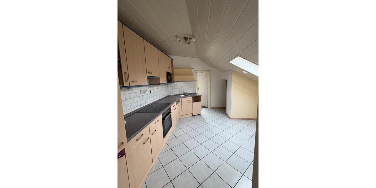 Dachgeschoßwohnung Burgkirchen an der Alz - 3.5 Zimmer, 89 m&sup2;, 210.000&euro; | Angebot:26612949