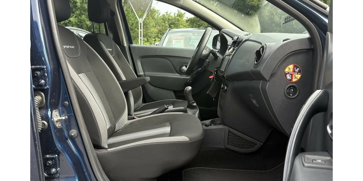 Dacia Sandero Stepway Celebration NAVIGATION/TEMPOMAT 29.280 km 8.900 &euro; Villingen-Schwenningen 78054