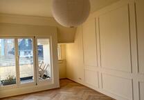 Modern möblierte, helle 2-Zimmer-Wohnung mit Dachloggia