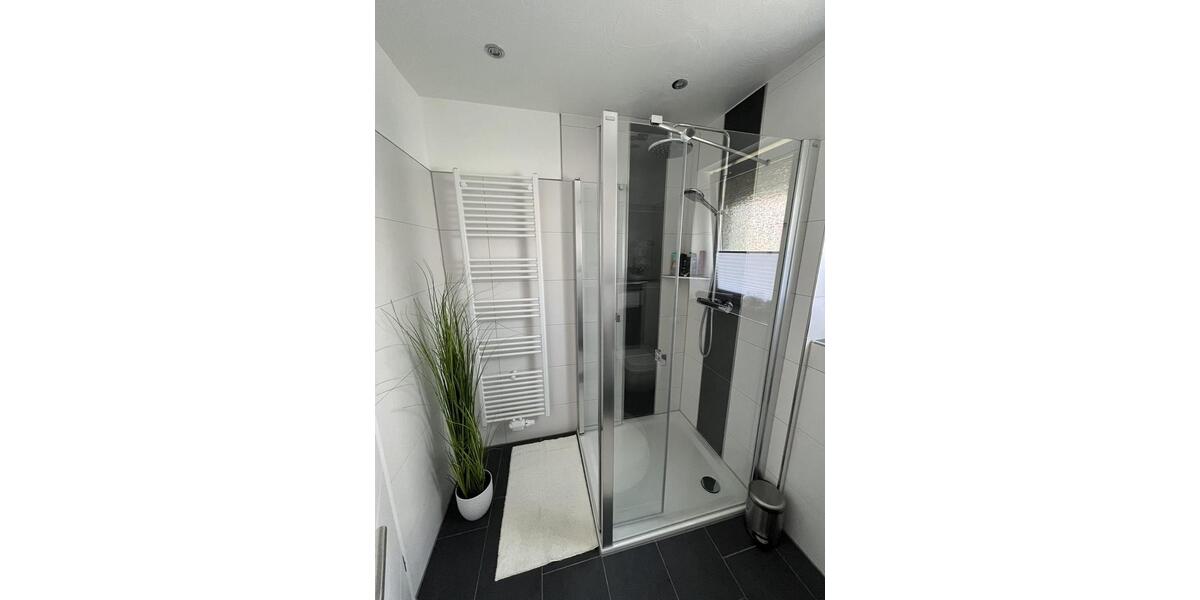 Doppelhaushälfte Meißner - 11 Zimmer, 230 m&sup2;, 950&euro; | Angebot:26614126