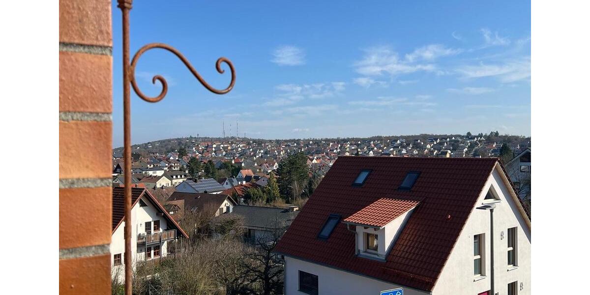 Dachgeschoßwohnung Höchberg - 3 Zimmer, 78 m&sup2;, 850&euro; | Angebot:25360970