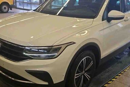 VW Tiguan 49.595 km 26.990 &euro; Kiel 24159