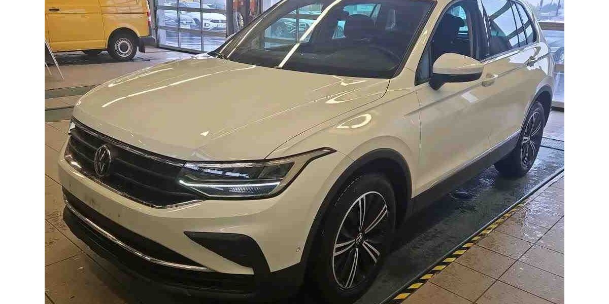 VW Tiguan 49.595 km 26.990 &euro; Kiel 24159