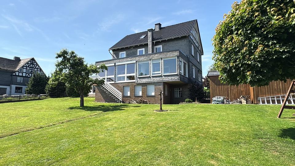 Einfamilienhaus Bad Berleburg - 6 Zimmer, 220 m&sup2;, 270.000&euro; | Angebot:26932006