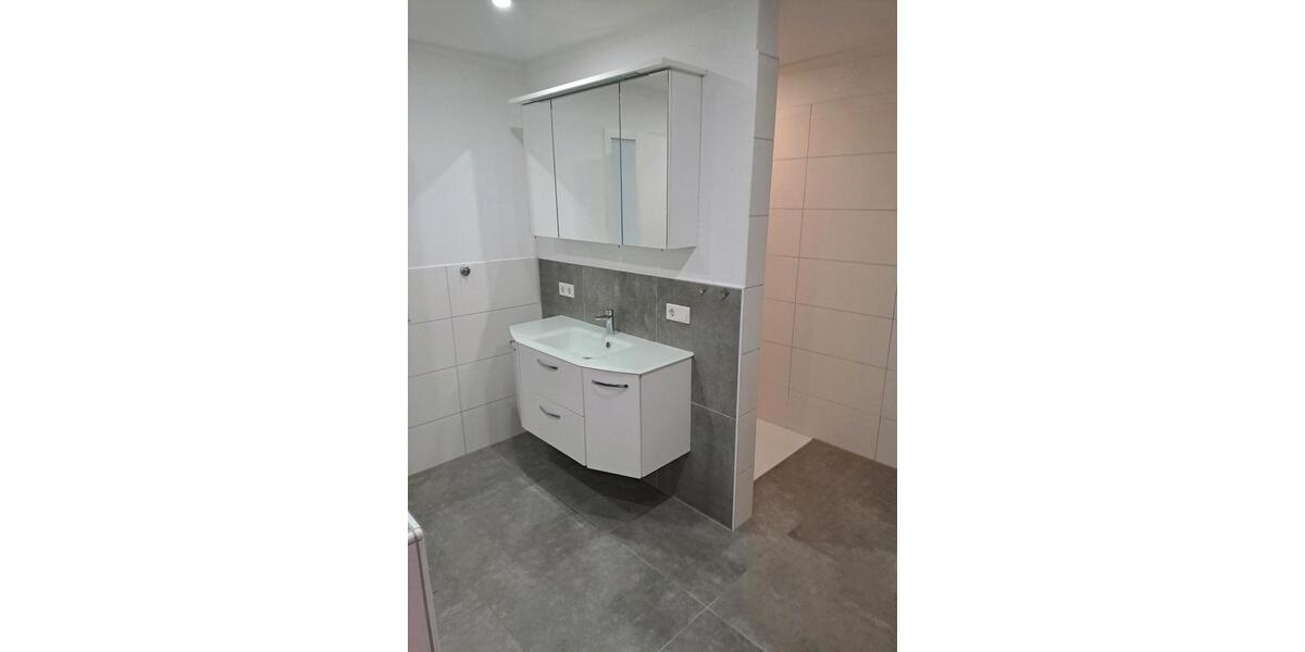 DG- Wohnung 900€ Kaltmiete... 3 zimmer