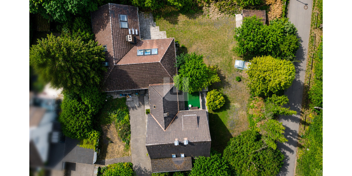 WINDISCH - Großes Grundstück mit Altbestand für ein MFH + Doppelhaus in Ortsrandlage von Gröbenzell - Grundstück Gröbenzell | Angebot:26799220