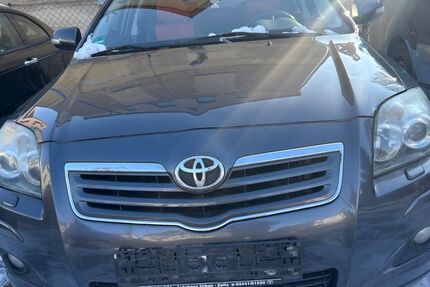Toyota Avensis 251.000 km 1.900 &euro; zwickau 08064
