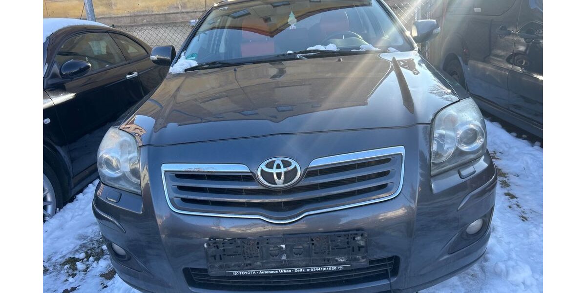 Toyota Avensis 251.000 km 1.900 &euro; zwickau 08064