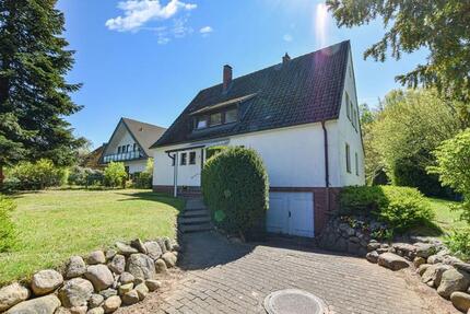 Haus Ahrensburg - 9 Zimmer, 170 m&sup2;, 2.650&euro; | Angebot:24800854