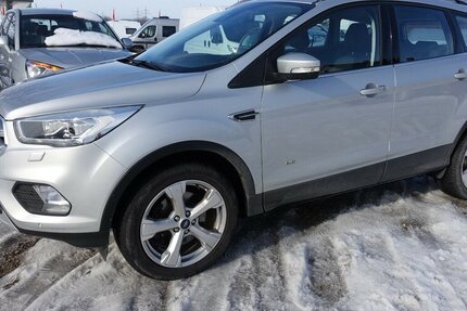 Ford Kuga Titanium Kamera Parkassyst Leder Navi Bi-Xeno 113.400 km 15.950 &euro; Neumarkt/OPf 92318