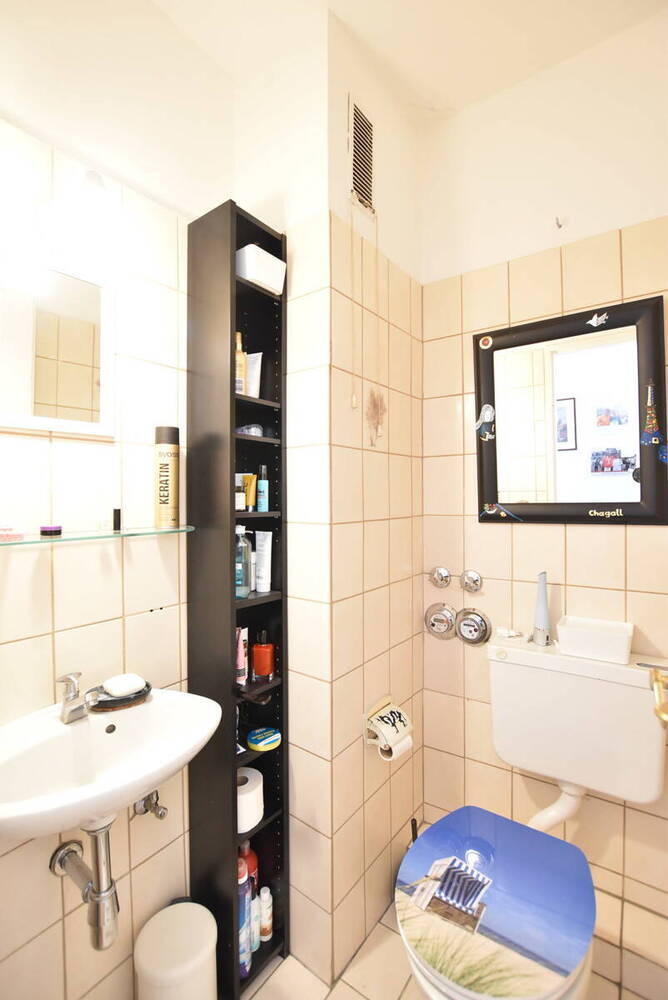 Attraktive, vermietete 3 Zi.-Wohnung in Bestlage mit Südbalkon, Stellplatz und Aufzug