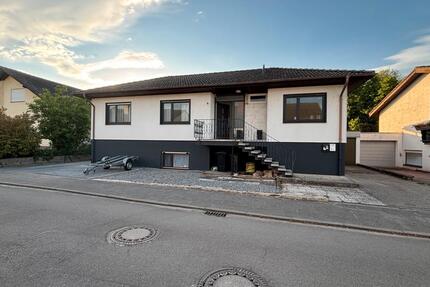 Geräumiges, vollst renoviertes Einfamilienhaus mit geh. Innena
