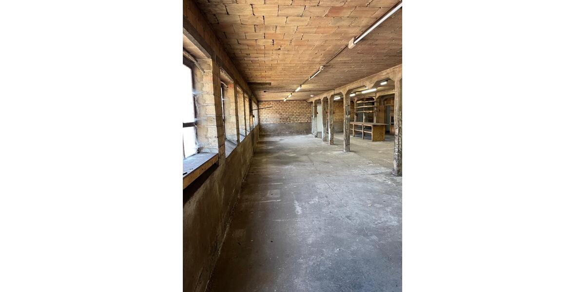 Vermietung Lager-Halle an der B199 zimmer