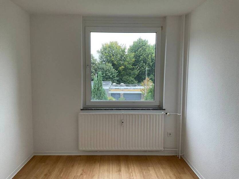 *City-Wohnung im Grünen* renovierte 3 Zimmer mit Balkon, guter Schnitt, Tageslichtbad mit Wanne