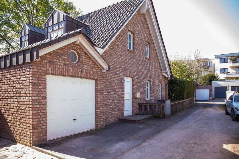 Haus zum Kaufen in Düsseldorf 1.650.000 € 173.72 m²