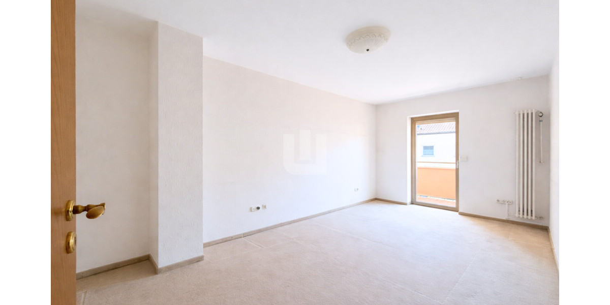 WINDISCH - Renovierungsbedürftiges RMH in familienfreundlicher Lage - für den Käufer provisionsfrei! - Reihenmittelhaus Olching / Geiselbullach Geiselbullach | Angebot:25852870