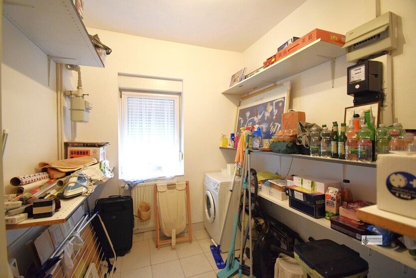 Großes modernisiertes EFH + EBK + Wintergarten + 3 Bäder mit 2 Stellplätzen vor dem Haus