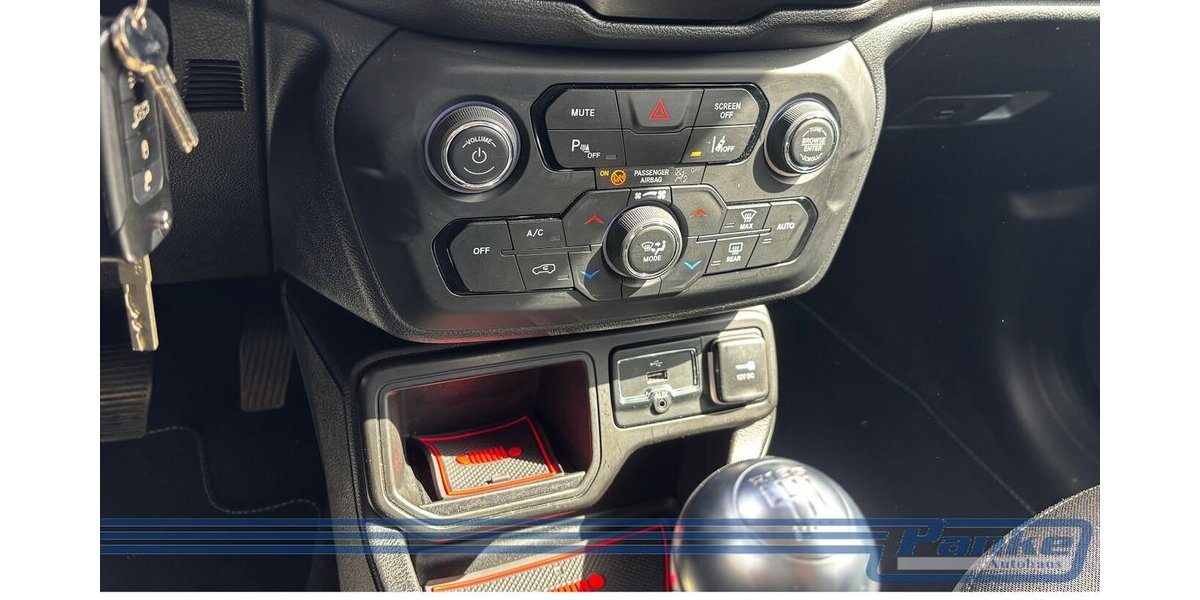 Jeep Renegade Night Eagle FWD 1.0 T-GDI*AHK*PDC*BT* 22.049 km 15.990 &euro; Berlin 13187