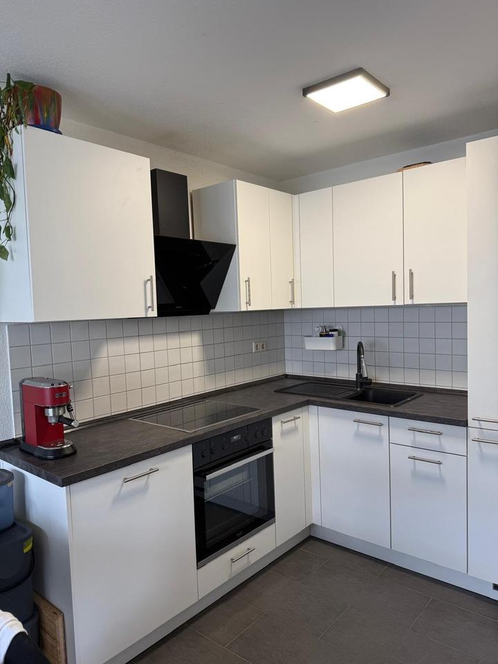 Charmamte 2-Zimmer-Wohnung mit zwei Balkons und Tiefgarage zimmer