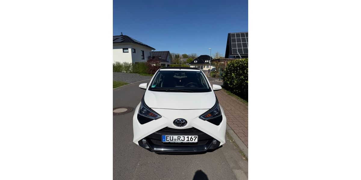Toyota Aygo (X) 64.165 km 10.199 &euro; Kall 53925