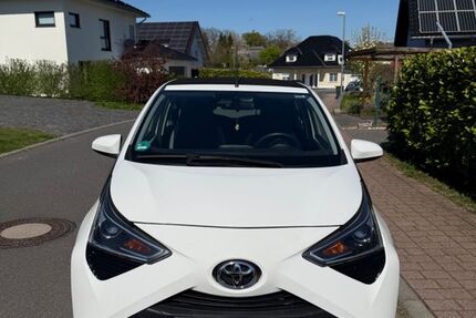 Toyota Aygo (X) 64.165 km 8.799 &euro; Köln 50933