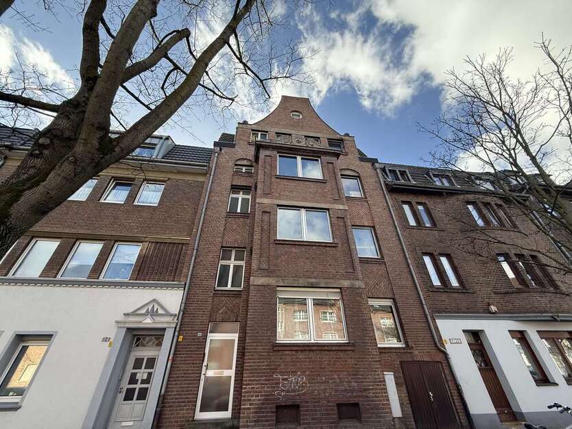 Haus zum Kaufen in Neuss 749.000 € 355 m²