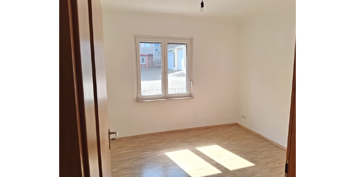 Gemütliche 3-Raum-Wohnung mit Balkon in kleinem Mehrfamilienhaus - Erdgeschoßwohnung Gotha | Angebot:26376884