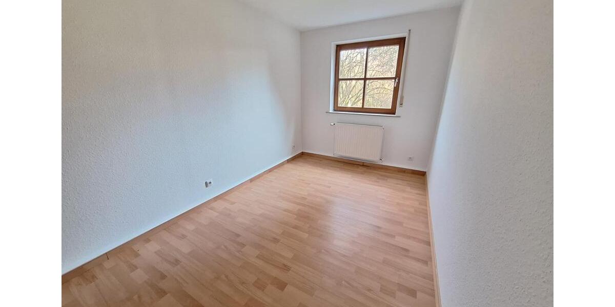 Erdgeschoßwohnung Rödental - 4 Zimmer, 104 m&sup2;, 750&euro; | Angebot:25540050