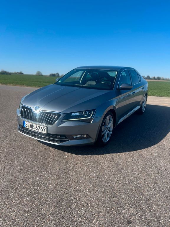Skoda Superb 126.000 km 15.950 € Stuttgart 70439