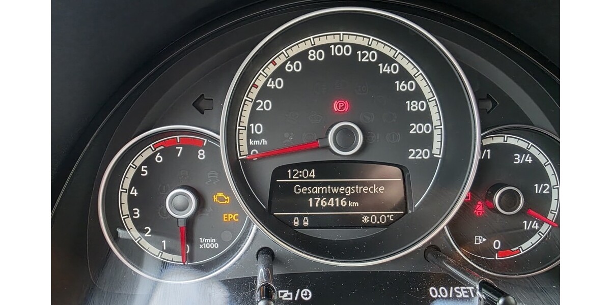 VW UP 176.500 km 6.300 &euro; Denkendorf 73770