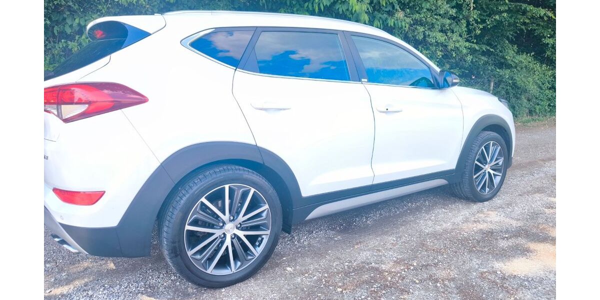 Hyundai TUCSON 86.300 km 17.800 &euro; Buch am Erlbach 84172