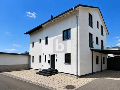 LUXURIÖSE DOPPELHAUSHÄLFTE MIT POOL - Doppelhaushälfte Bad Säckingen | Angebot:27098000