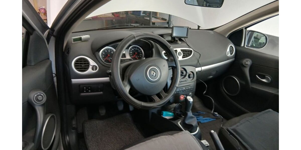 Renault Clio 154.000 km 1.500 &euro; Hoyerswerda 02977