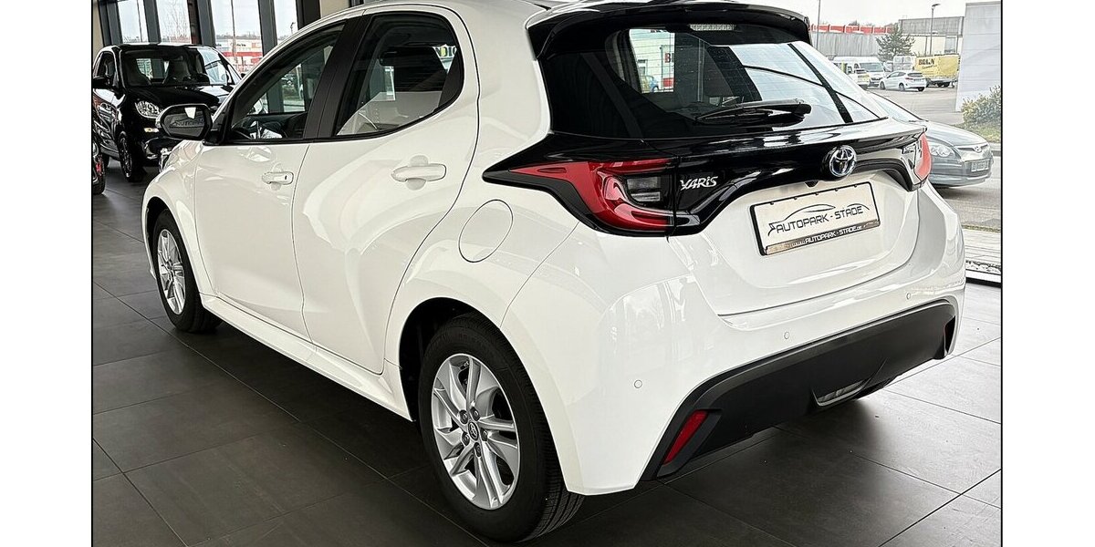 Toyota Yaris Hybrid Basis ACC LED MultiInfo Assist 1.Hd 5.000 km 20.499 &euro; Stade 21682