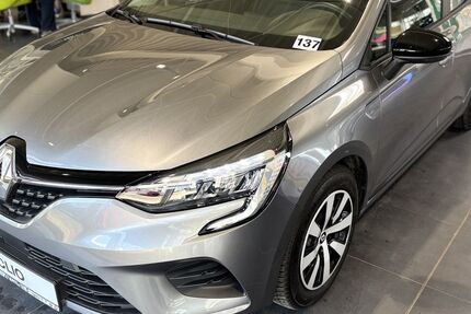 Renault Clio 28.497 km 18.490 &euro; Dresden 01139