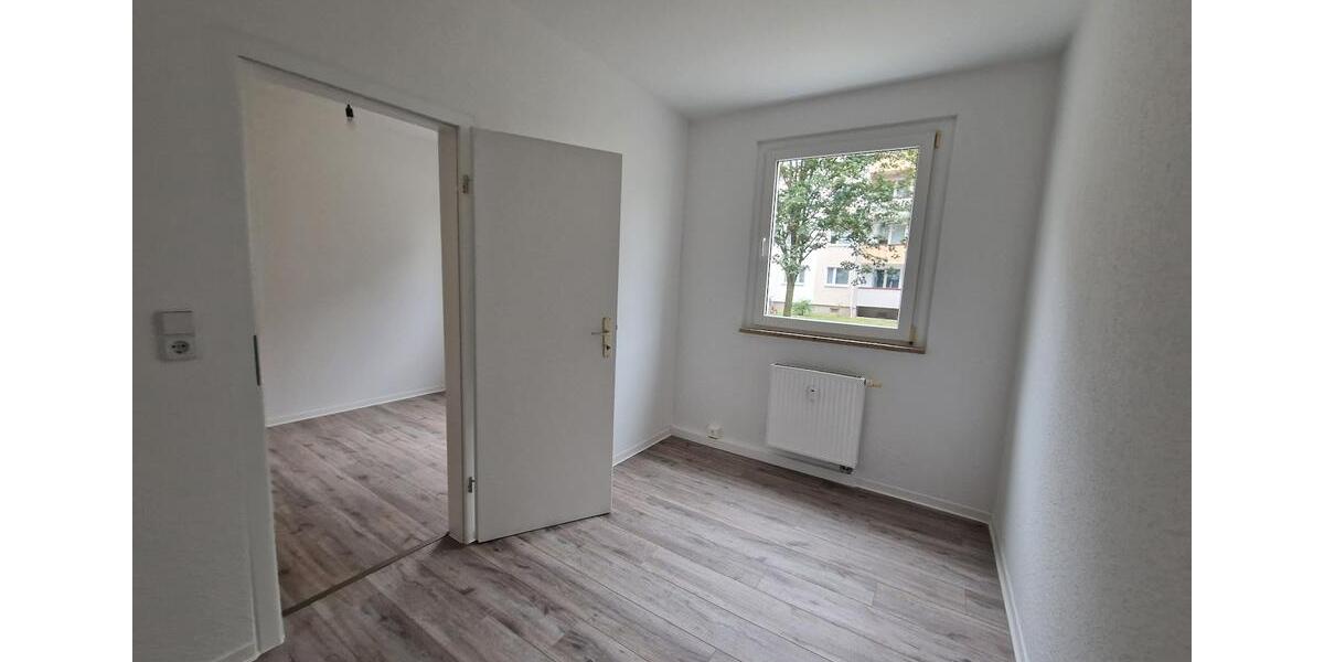 Etagenwohnung Dessau-Roßlau Brambach - 4 Zimmer, 65 m&sup2;, 389&euro; | Angebot:26549414