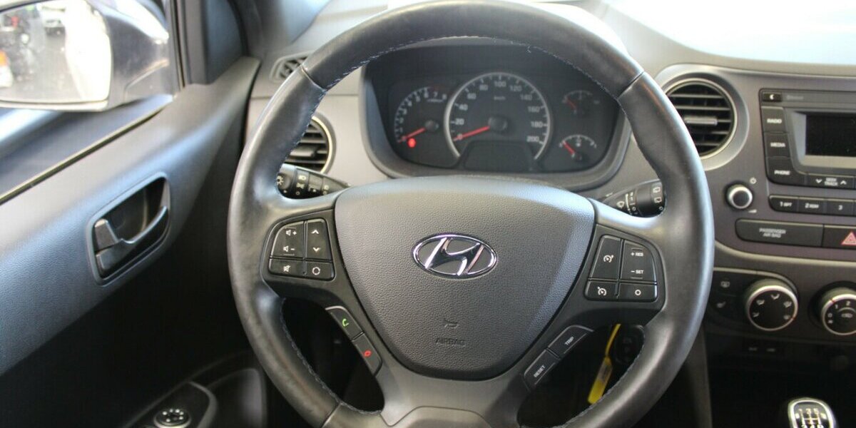 Hyundai i10 1.0 Passion 33.820 km 10.980 &euro; Euskirchen 53881