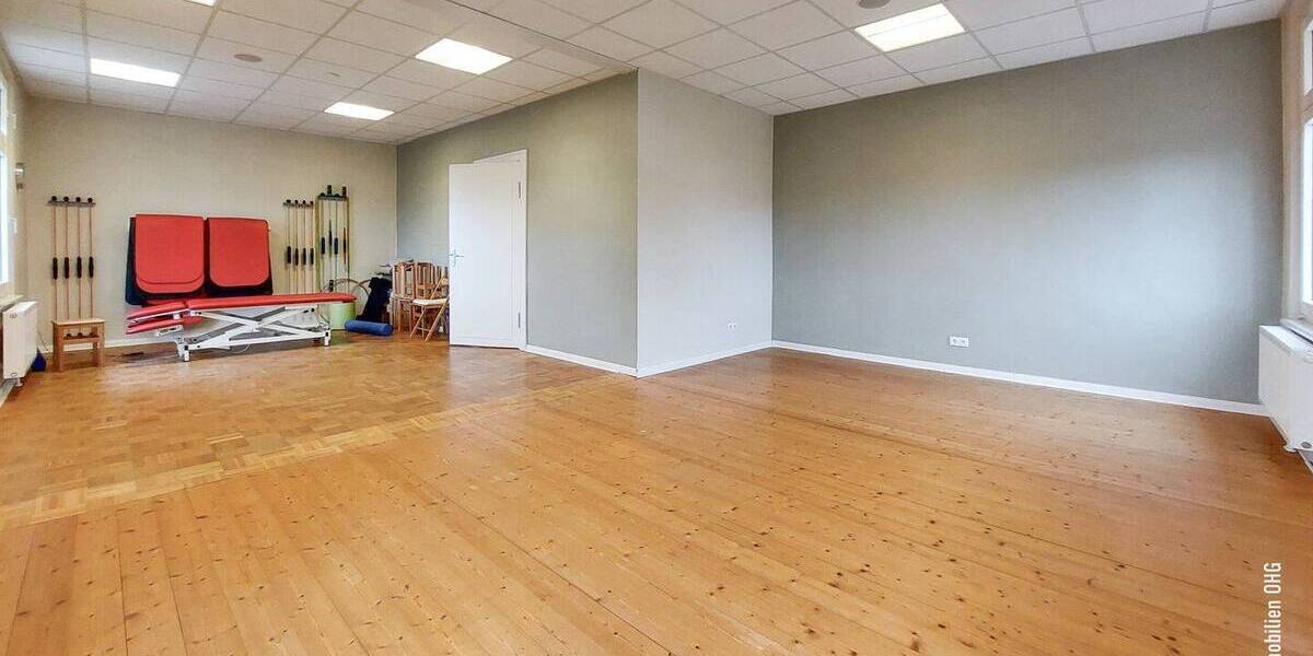 Gewerbeobjekt Drochtersen - 1 Zimmer, 235 m&sup2;, 2.900&euro; | Angebot:26798460