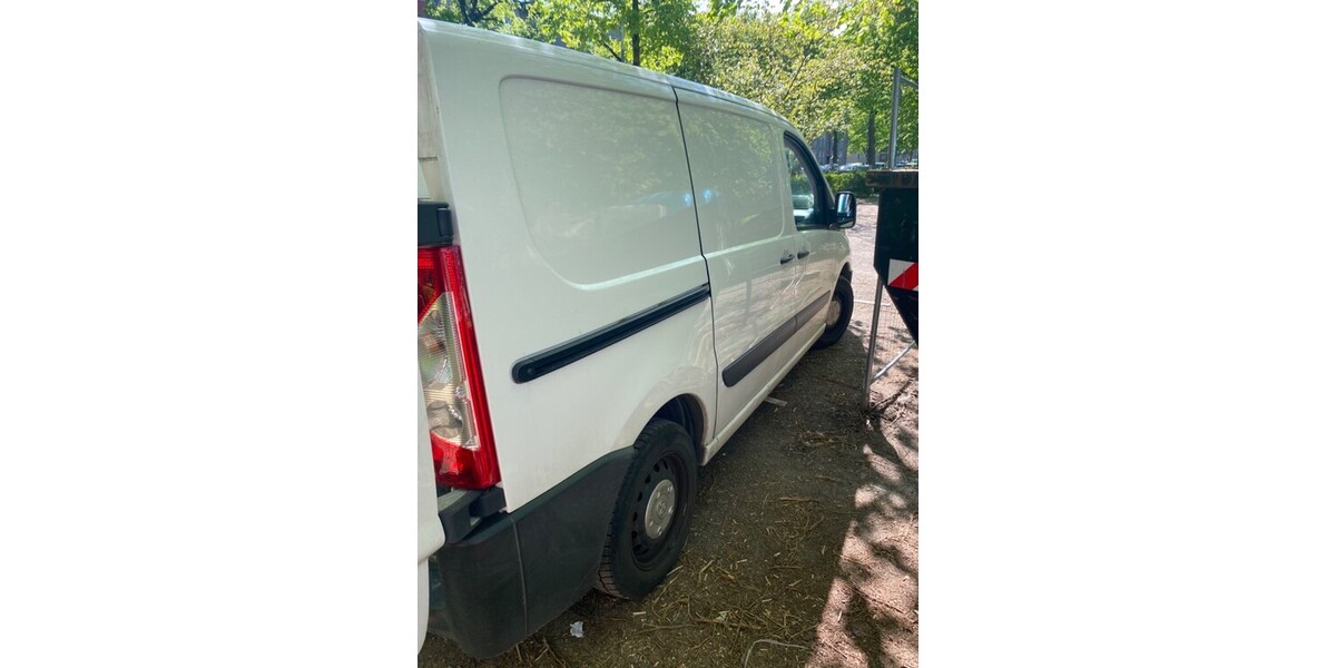 Toyota Proace 83.000 km 8.500 € Berlin 10178